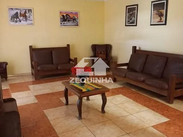 Casa com 473m² 4 quartos e 5 banheiros, à venda, no bairro Vila Yara em Osasco