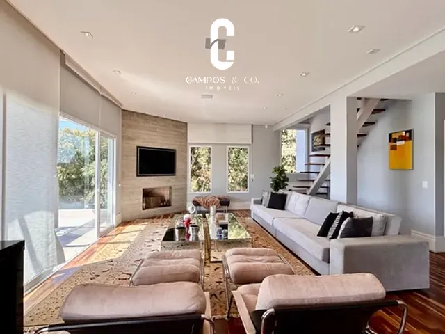 Casa com 1040m² 5 quartos e 7 banheiros, à venda, no bairro Alto do Capivari em Campos do Jordão