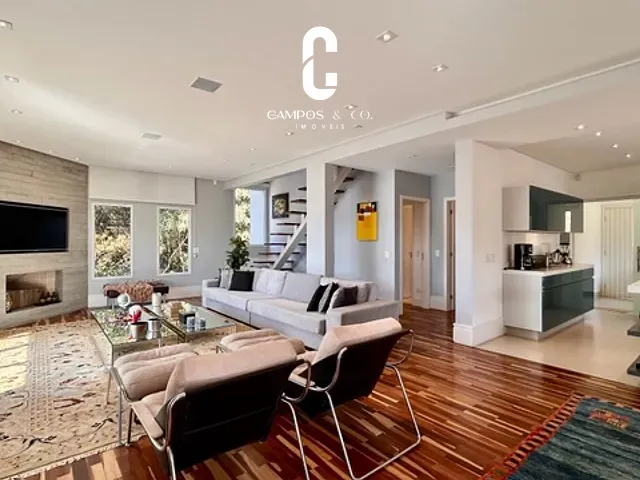 Casa com 1040m² 5 quartos e 7 banheiros, à venda, no bairro Alto do Capivari em Campos do Jordão
