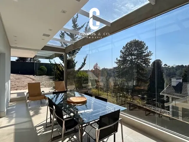 Casa com 1040m² 5 quartos e 7 banheiros, à venda, no bairro Alto do Capivari em Campos do Jordão
