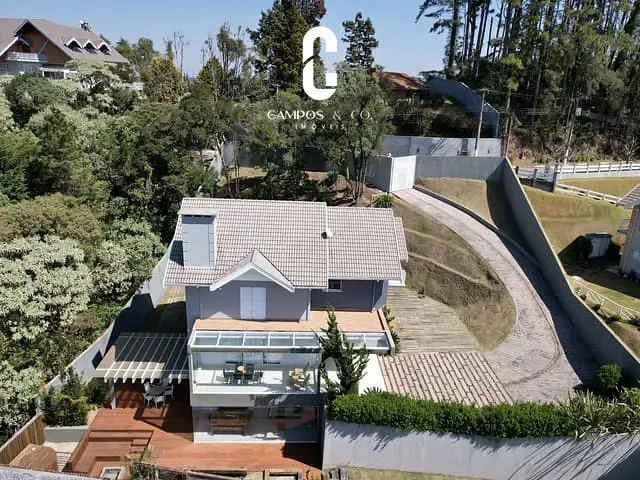 Casa com 1040m² 5 quartos e 7 banheiros, à venda, no bairro Alto do Capivari em Campos do Jordão