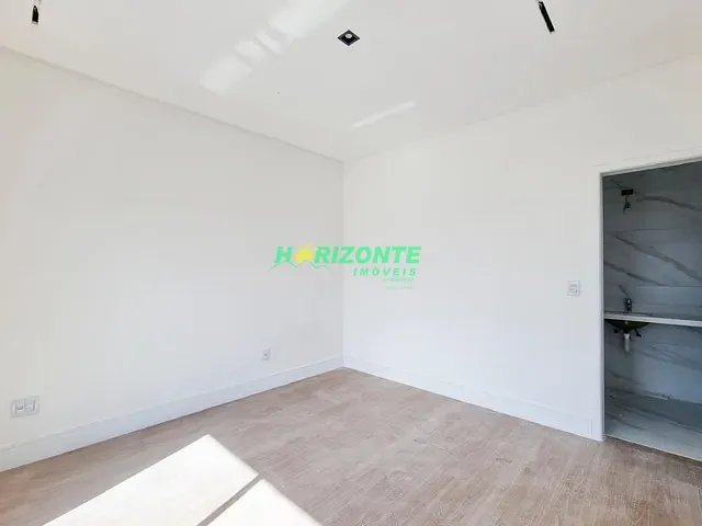 Casa com 460m² 5 quartos e 6 banheiros, à venda, no bairro Condomínio Residencial Alphaville em São José dos Campos