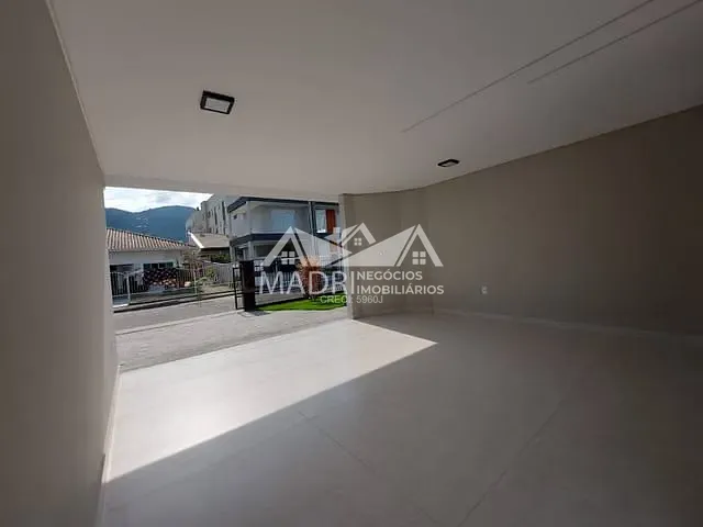 Casa 3 quartos e 2 banheiros, à venda, no bairro São Sebastião em Palhoça