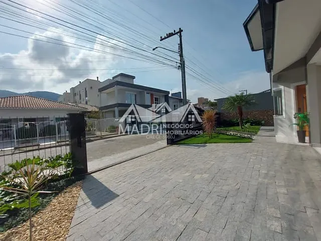 Casa 3 quartos e 2 banheiros, à venda, no bairro São Sebastião em Palhoça