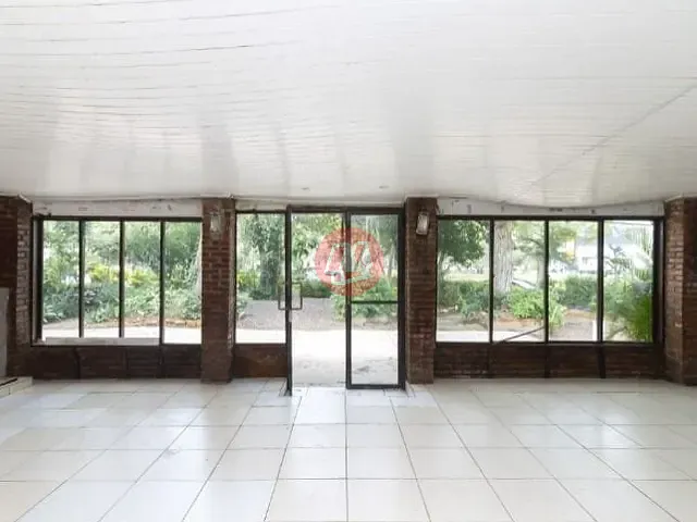 Casa com 300m², para alugar, no bairro Azenha em Porto Alegre