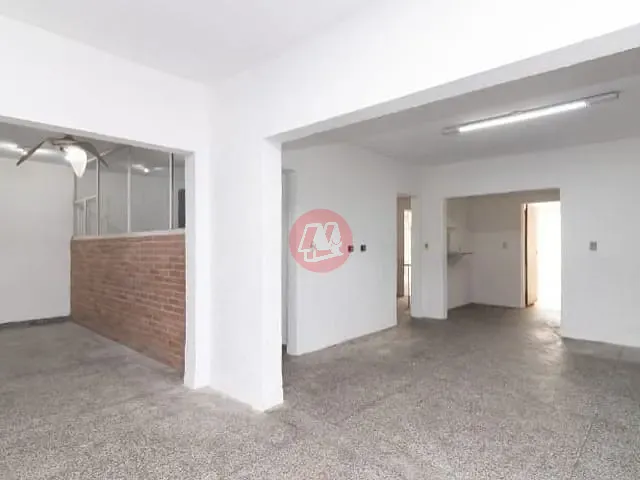 Casa com 300m², para alugar, no bairro Azenha em Porto Alegre