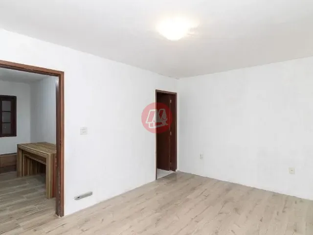 Casa com 300m², para alugar, no bairro Azenha em Porto Alegre