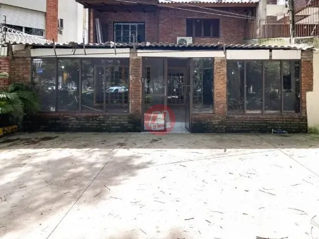 Casa com 300m², para alugar, no bairro Azenha em Porto Alegre