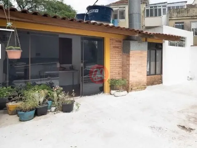 Casa com 300m², para alugar, no bairro Azenha em Porto Alegre