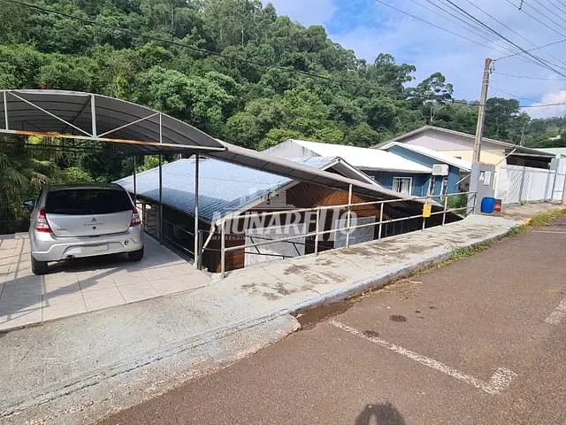 Casa com 429m² 4 quartos e 2 banheiros, à venda, no bairro Cinquentenário em Concórdia
