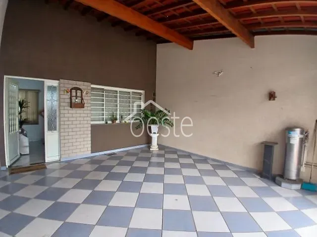 Casa com 150m² 2 quartos e 2 banheiros, à venda, no bairro Jardim São Francisco em Santa Bárbara D'Oeste