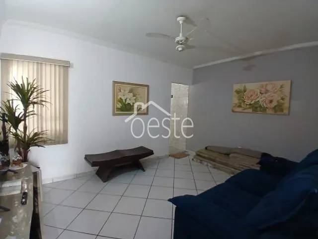 Casa com 150m² 2 quartos e 2 banheiros, à venda, no bairro Jardim São Francisco em Santa Bárbara D'Oeste