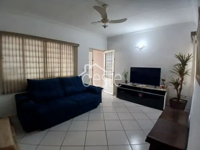 Casa com 150m² 2 quartos e 2 banheiros, à venda, no bairro Jardim São Francisco em Santa Bárbara D'Oeste