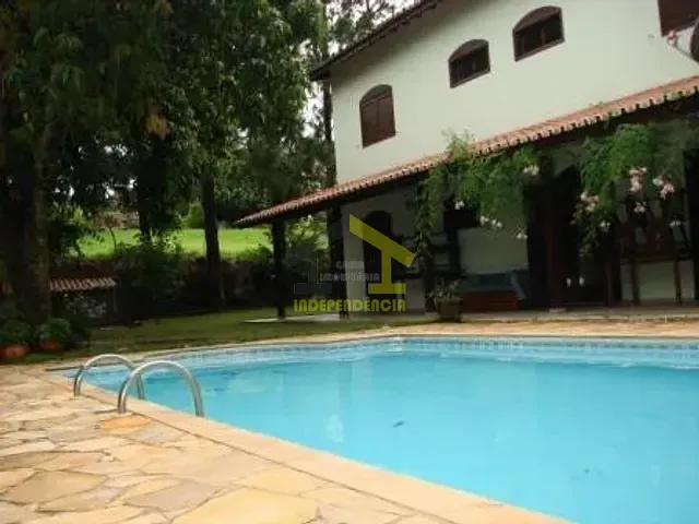 Casa com 1150m² 5 quartos e 6 banheiros, à venda ou para alugar, no bairro Parque das Laranjeiras em Itatiba