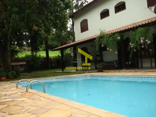 Casa com 1150m² 5 quartos e 6 banheiros, à venda ou para alugar, no bairro Parque das Laranjeiras em Itatiba