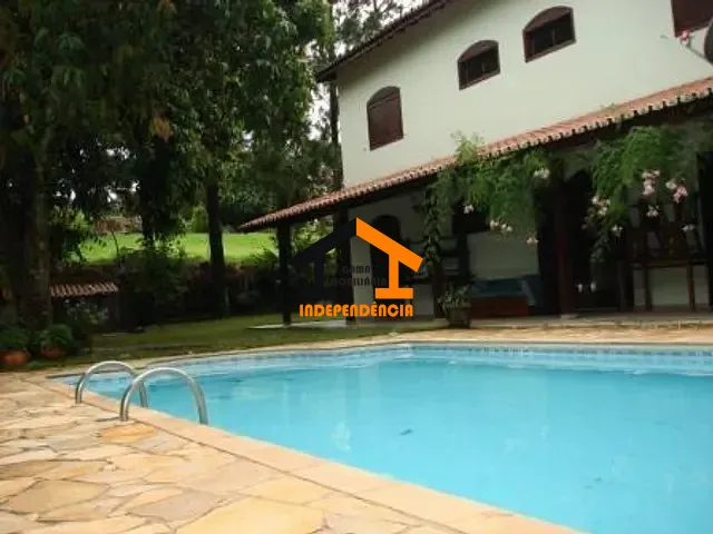 Casa com 1150m² 5 quartos e 6 banheiros, à venda ou para alugar, no bairro Parque das Laranjeiras em Itatiba