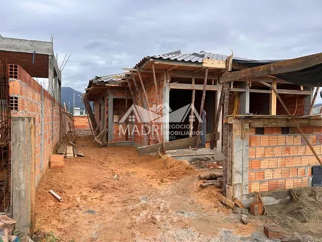 Casa 2 quartos e 1 banheiro, à venda, no bairro Guarda do Cubatão em Palhoça