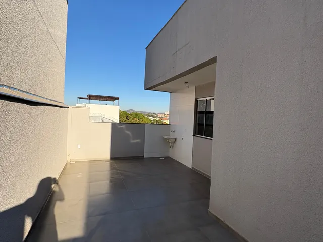 Casa com 120m² 3 quartos e 1 banheiro, à venda, no bairro Parque Xangri-Lá em Contagem