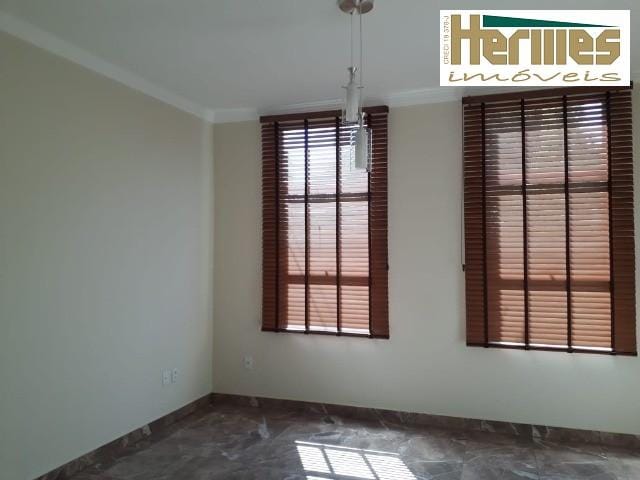 Casa, 3 quartos, 300 m² - Foto 3