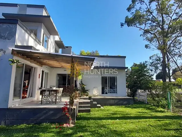 Casa 2 quartos e 3 banheiros, à venda, no bairro Ponta das Canas em Florianópolis