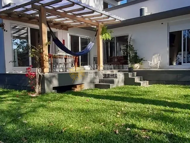 Casa 2 quartos e 3 banheiros, à venda, no bairro Ponta das Canas em Florianópolis