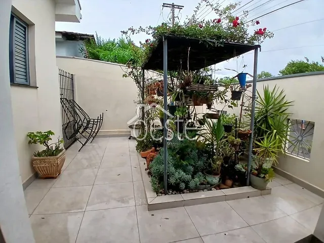 Casa com 250m² 3 quartos e 2 banheiros, à venda, no bairro Jardim Santa Rita de Cássia em Santa Bárbara D'Oeste