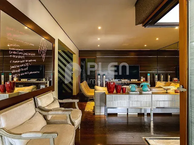 Casa com 822m² 4 quartos e 6 banheiros, à venda, no bairro Alphaville em Santana de Parnaíba