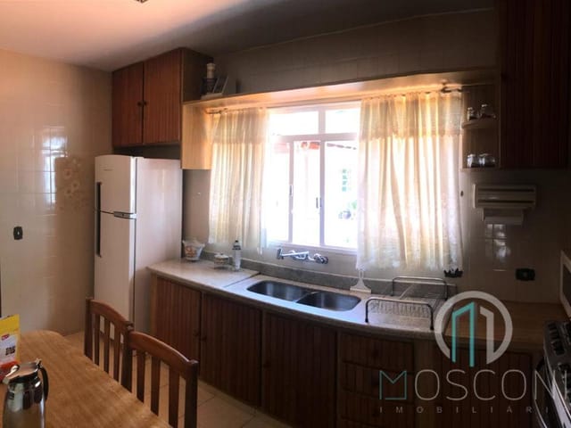 Casa com 389m² 3 quartos e 2 banheiros, à venda, no bairro Jardim Vila Rica em Cambé