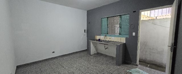 Casa 2 quartos e 1 banheiro, para alugar, no bairro Parque Novo Santo Amaro em São Paulo