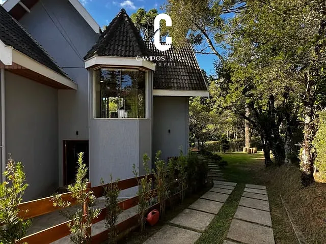 Casa com 400m² 3 quartos e 4 banheiros, à venda, no bairro Vila Paulista em Campos do Jordão