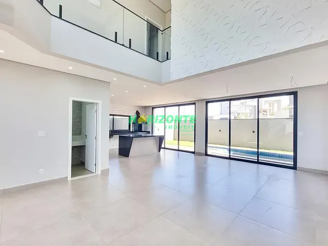 Casa com 250m² 3 quartos e 5 banheiros, à venda, no bairro Bairro da Floresta em São José dos Campos
