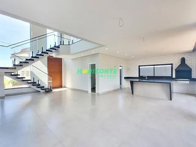Casa com 250m² 3 quartos e 5 banheiros, à venda, no bairro Bairro da Floresta em São José dos Campos