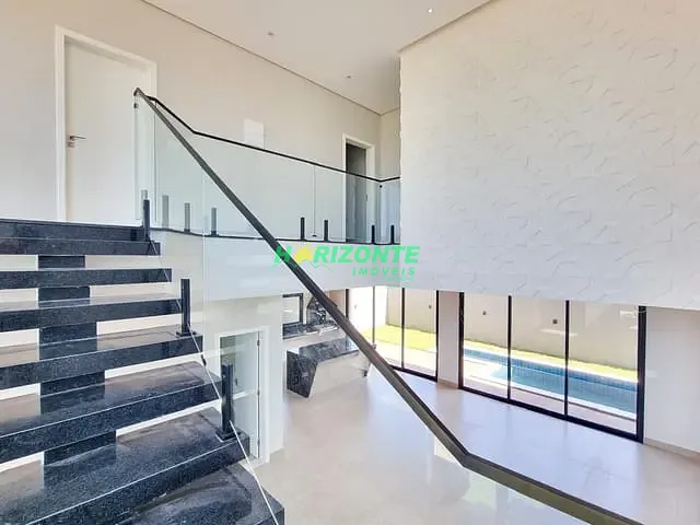 Casa com 250m² 3 quartos e 5 banheiros, à venda, no bairro Bairro da Floresta em São José dos Campos