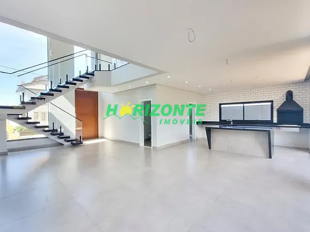 Casa com 250m² 3 quartos e 5 banheiros, à venda, no bairro Bairro da Floresta em São José dos Campos