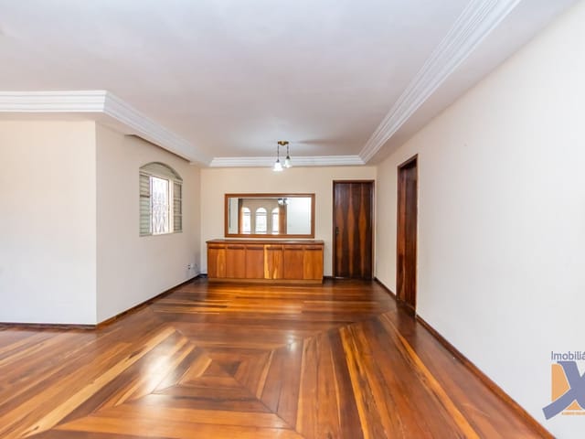Casa com 440m² 4 quartos e 6 banheiros, à venda, no bairro Santa Quitéria em Curitiba