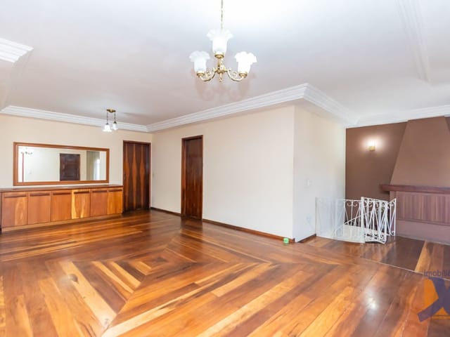 Casa com 440m² 4 quartos e 6 banheiros, à venda, no bairro Santa Quitéria em Curitiba