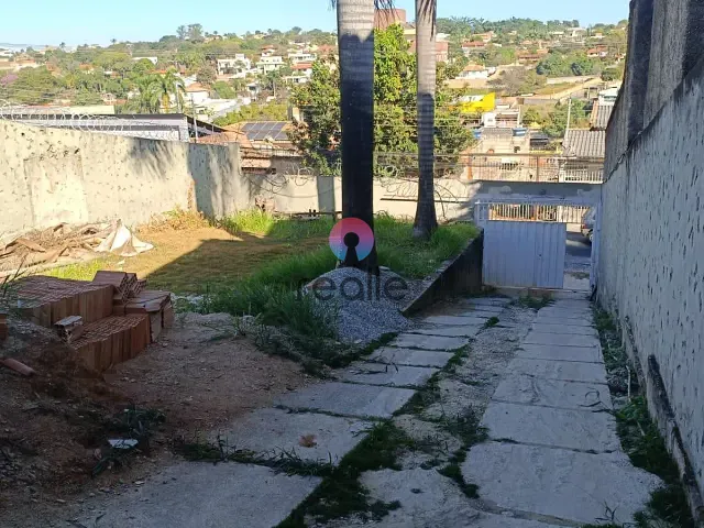 Casa 8 quartos e 4 banheiros, à venda, no bairro Céu Azul em Belo Horizonte