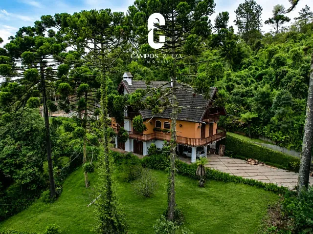 Casa com 2400m² 8 quartos e 8 banheiros, à venda, no bairro Vila Floresta em Campos do Jordão