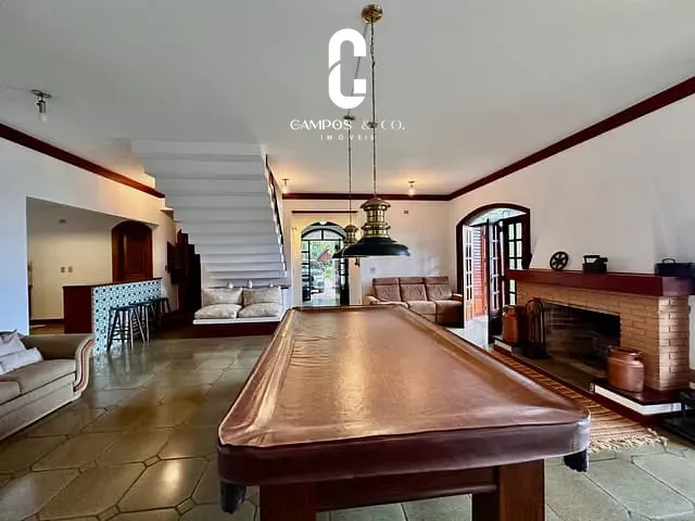 Casa com 2400m² 8 quartos e 8 banheiros, à venda, no bairro Vila Floresta em Campos do Jordão