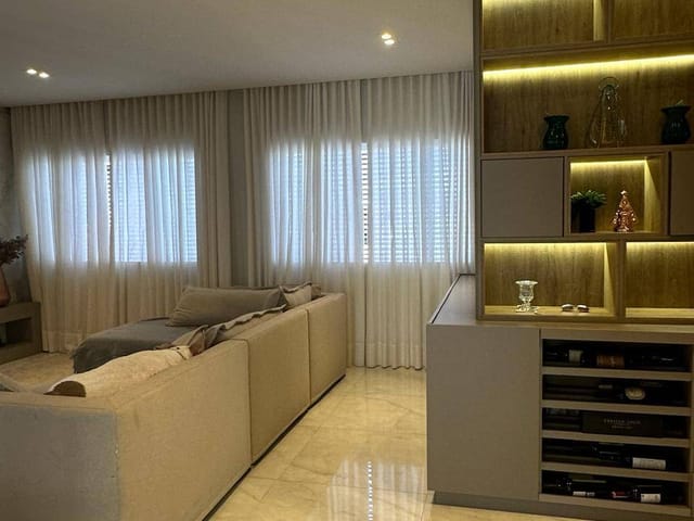 Casa com 625m² 4 quartos e 6 banheiros, à venda, no bairro Esperança em Londrina
