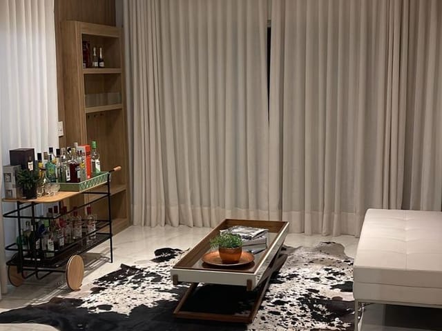 Casa com 625m² 4 quartos e 6 banheiros, à venda, no bairro Esperança em Londrina