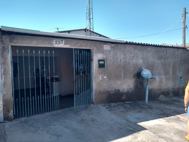 Casa com 250m² 3 quartos e 1 banheiro, à venda, no bairro Parque Valença I em Campinas