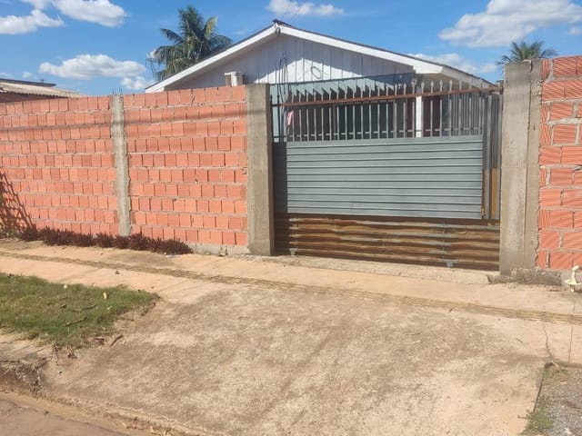 Casa com 250m² 2 quartos e 1 banheiro, à venda, no bairro Alto da Glória em Sinop