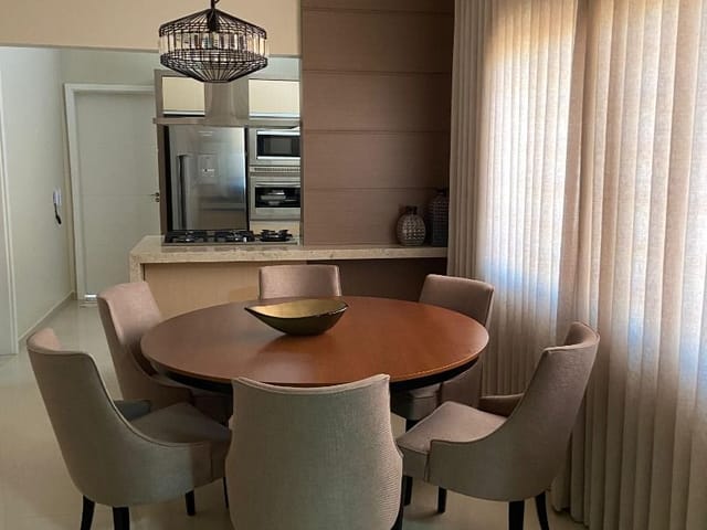 Casa com 300m² 6 quartos e 3 banheiros, à venda, no bairro Parque Residencial Cambe em Cambé