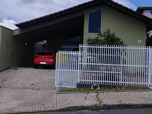 Casa com 210m² 5 quartos e 3 banheiros, à venda, no bairro Costa e Silva em Joinville
