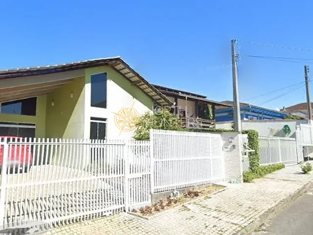Casa com 210m² 5 quartos e 3 banheiros, à venda, no bairro Costa e Silva em Joinville