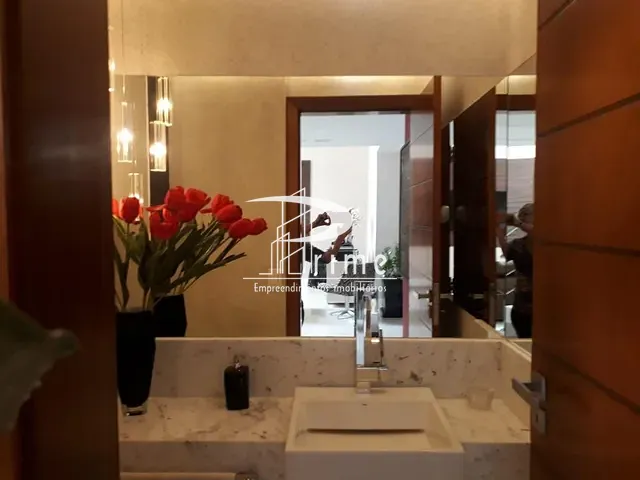 Casa com 525m² 4 quartos e 5 banheiros, à venda, no bairro Camboinhas em Niterói