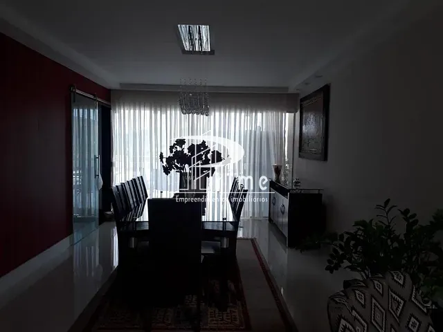 Casa com 525m² 4 quartos e 5 banheiros, à venda, no bairro Camboinhas em Niterói