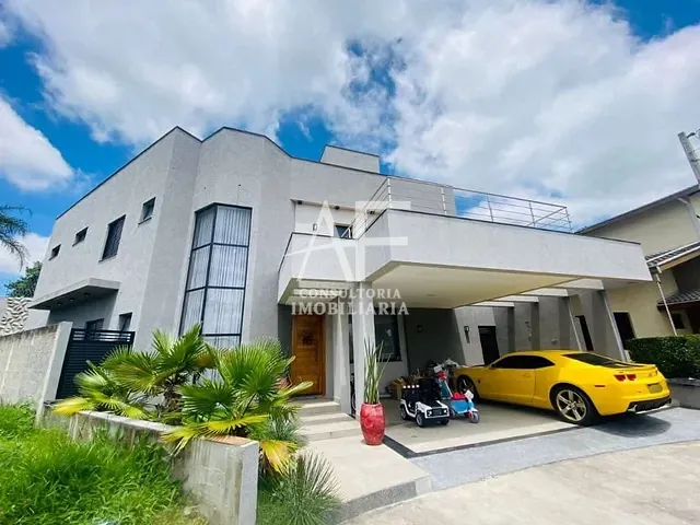 Casa com 300m² 4 quartos e 5 banheiros, à venda ou para alugar, no bairro Condomínio Residencial Tecoara em Taubaté