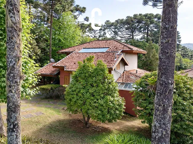 Casa 5 quartos e 6 banheiros, à venda, no bairro Lagoinha em Campos do Jordão